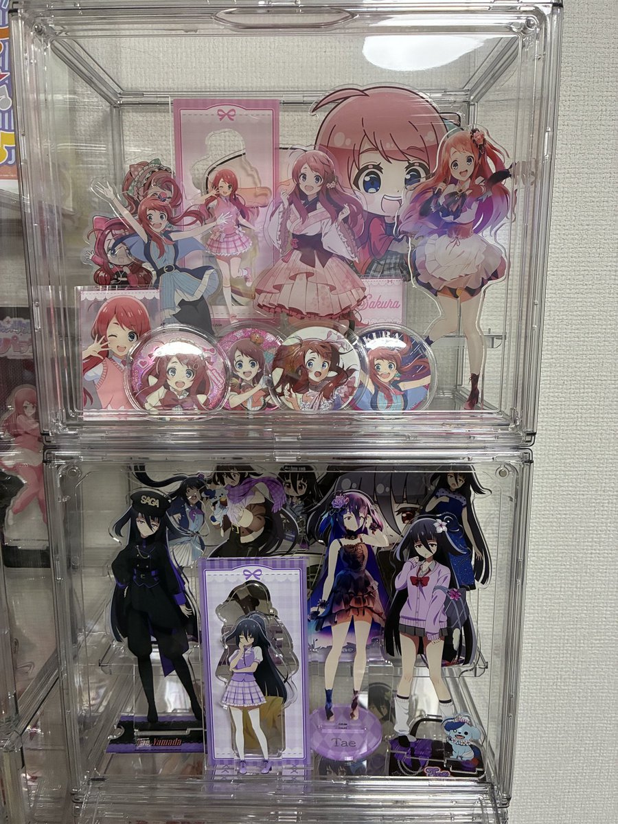 sakura_ZLS's tweet photo. 祭壇の整理をしてみました✨
さくら🌸＆たえちゃん🦑一色✨
正面からではどうしても被ってしまうので少し上から失礼します📸✨

#ゾンビランドサガ #フランシュシュ #ゾンサガ #源さくら #ゾンサガ祭壇部 https://t.co/cppfMU8xfD
