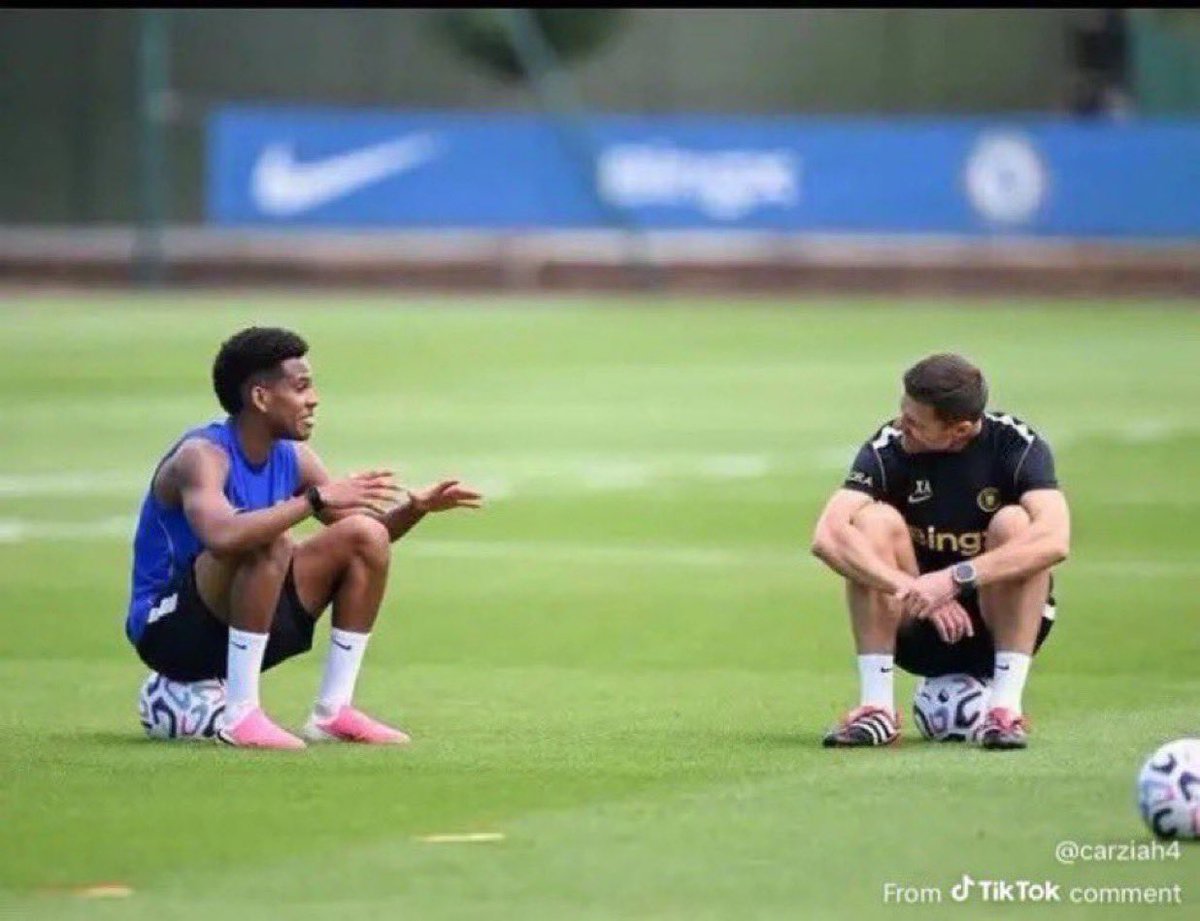 _chrisishim's tweet photo. "Them dey call am GOAT but na him get the record of the most international final lost" https://t.co/KozRh9KAxP