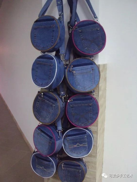 aslund_michael's tweet photo. Turn old denim jeans into a stylish crossbody bag! No sewing skills needed—just scissors and a bit of glue. Save cash u0026 reduce waste https://t.co/nOZgBCp3ht