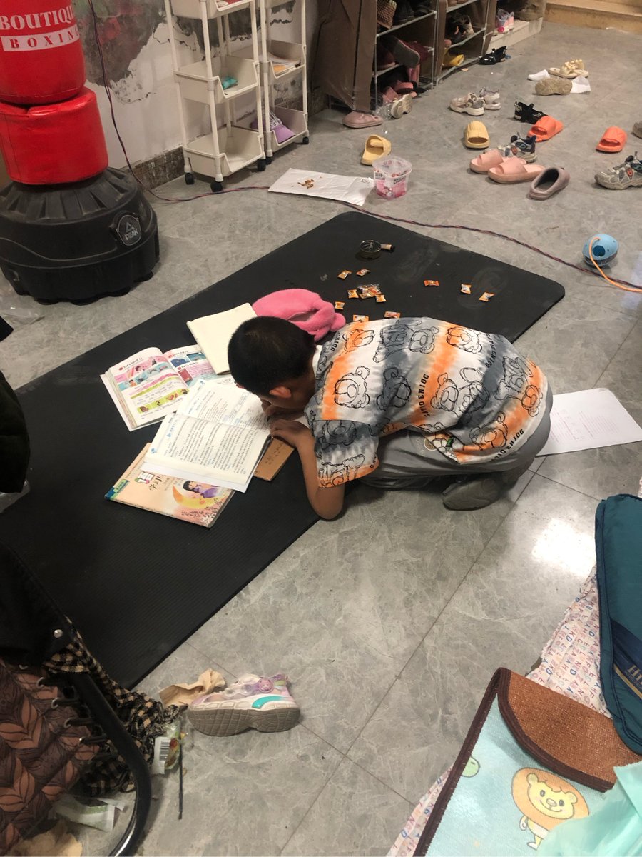 sol851380140691's tweet photo. Just tried to print a 20-page group project for campus meeting—accidentally hit "print all" on the admin's huge 500-page quarterly report too. Now my backpack's heavier and the prof’s side-eye is real. https://t.co/kHxfeeuiQ7