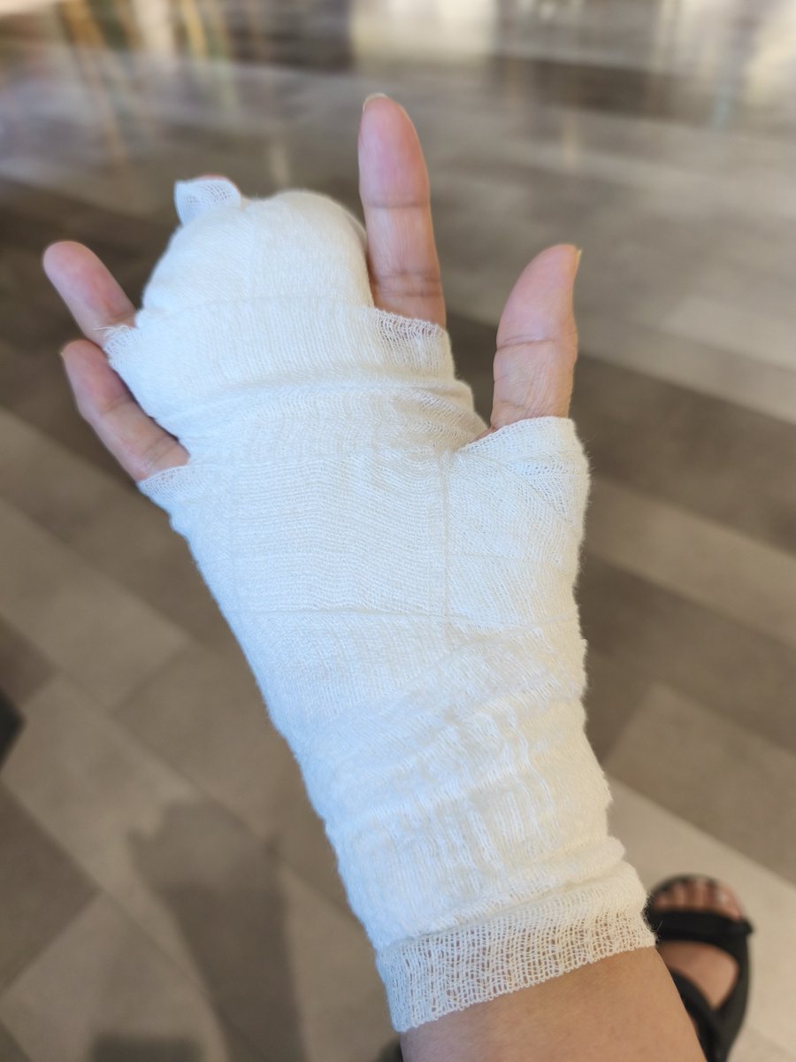 funwithasmile's tweet photo. 手術後のご褒美🤣
あ、事故ではありません。 https://t.co/yD1biYNxCg