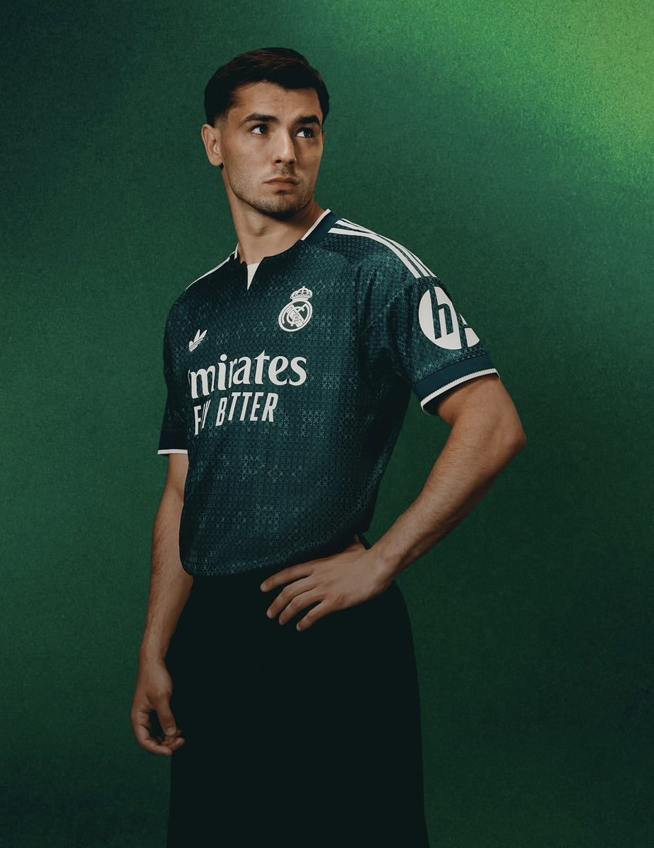 theMadridZone's tweet photo. Your thoughts on the new away kit? 🧐 https://t.co/p2YLFXTmcu