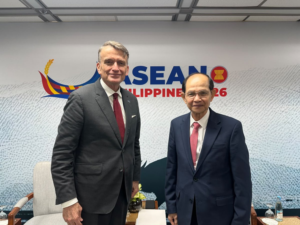 UNRWAPartners's tweet photo. In their first meeting UNRWA @CFSaundersUN and Mr. Kan Pharidh, Secretary of State of Cambodia, discussed the dire humanitarian situation in #Gaza, the crucial role of UNRWA &amp; the importance of continued international cooperation such as #CEAPAD in supporting #Palestine Refugees. https://t.co/gz4YrJ8EMK