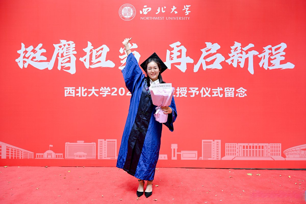 a41671621's tweet photo. Graduation check  Walked across the stage, hugged my people, and left with a pocket full of memories and a head full of dreams. Cheers to the next chapter! https://t.co/tf7cMLXE8R