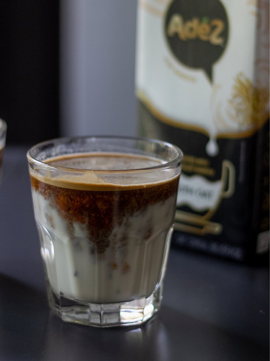 NaomaGrangdcu5's tweet photo. Craving a creamy u0026 tangy pick-me-up Blend iced oat milk, a shot of espresso, a splash of lemon syrup u0026 a dash of cinnamon. 5 mins max, no fancy skills needed! https://t.co/8iU130b4rw