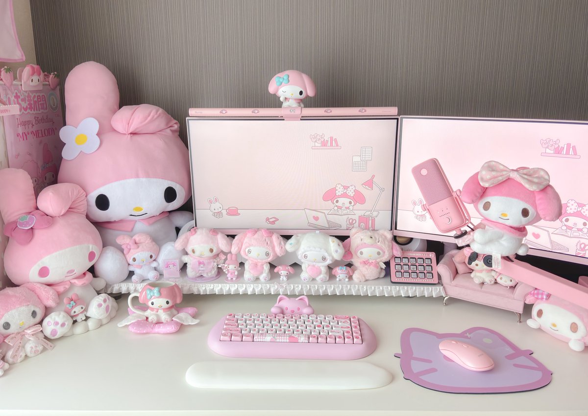 LIBERA_PINK's tweet photo. マイメロ( σ̴̶̷̤. σ̴̶̷̤ )🩷

 #desksetup #pinksetup https://t.co/R4MlyxZ5fd