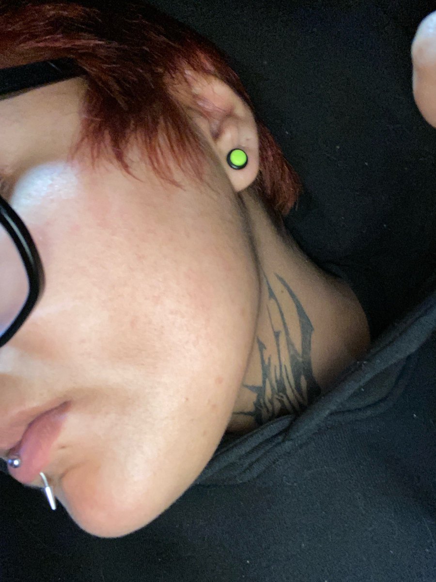 griftw0Ods's tweet photo. No se si dejarme los caracoles o ponerme los expansores verdes otra vez. https://t.co/jdXlUL5cZc