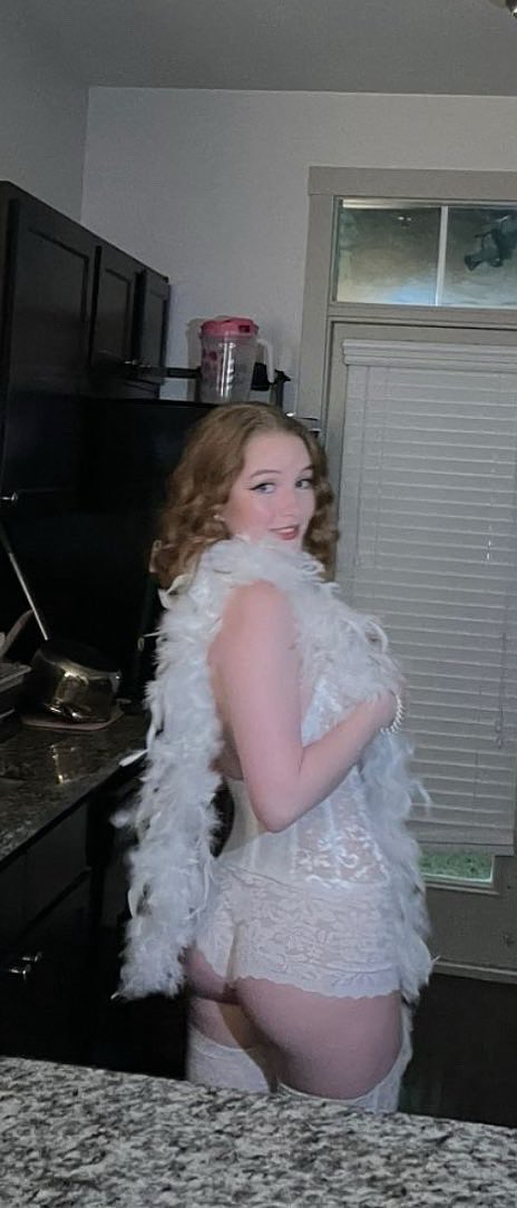 Heala321's tweet photo. Allison #wankchat #irl #tribute #cumtribute https://t.co/n8WebDlhKr