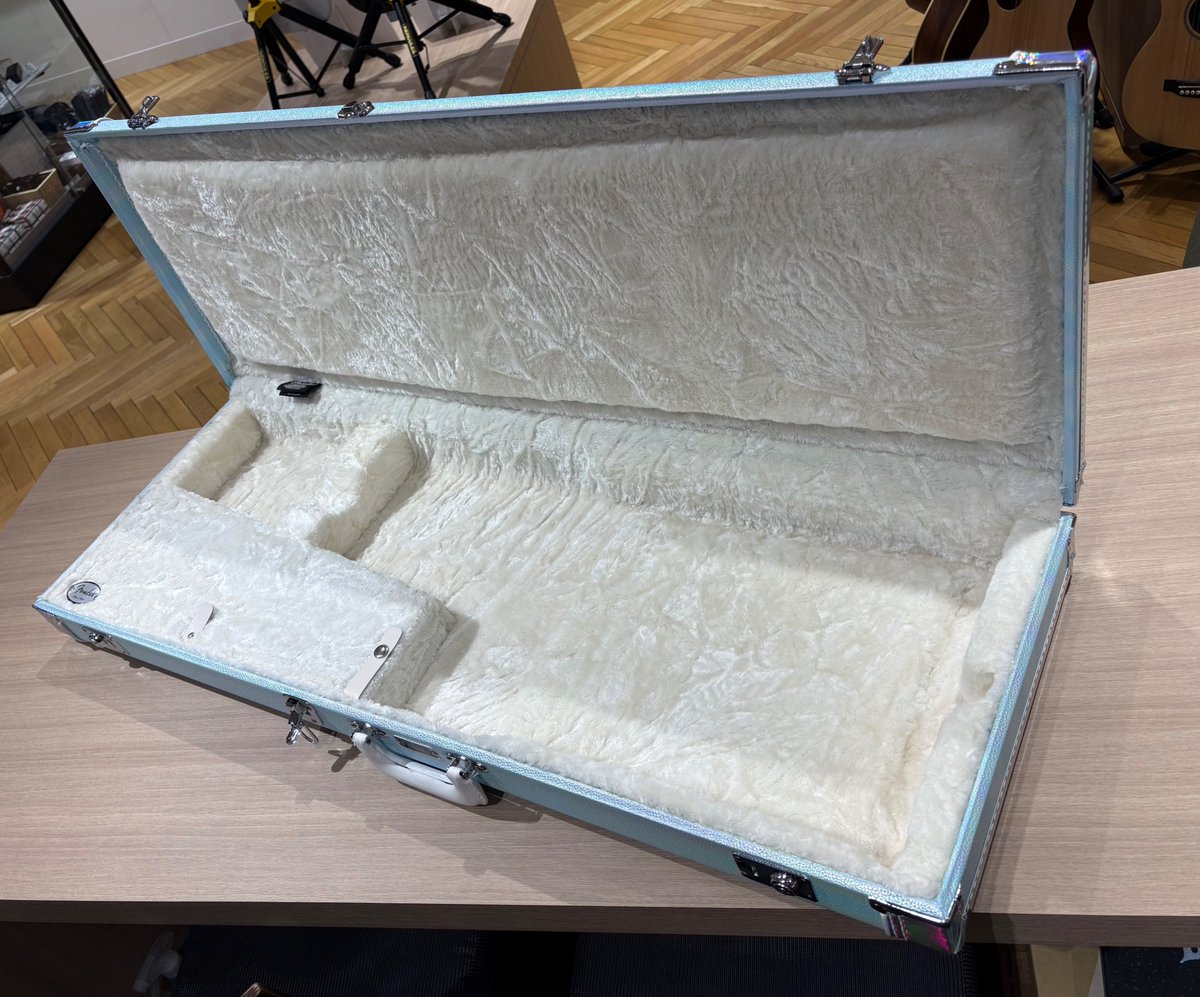 yamano_guitar's tweet photo. Travel Ready! Protect your guitar while you travel. #Ginza #Tokyo #ElectricGuitar #GuitarCase #HardCase #TaxFree #MadeForMusicians https://t.co/nb7MvGNz55