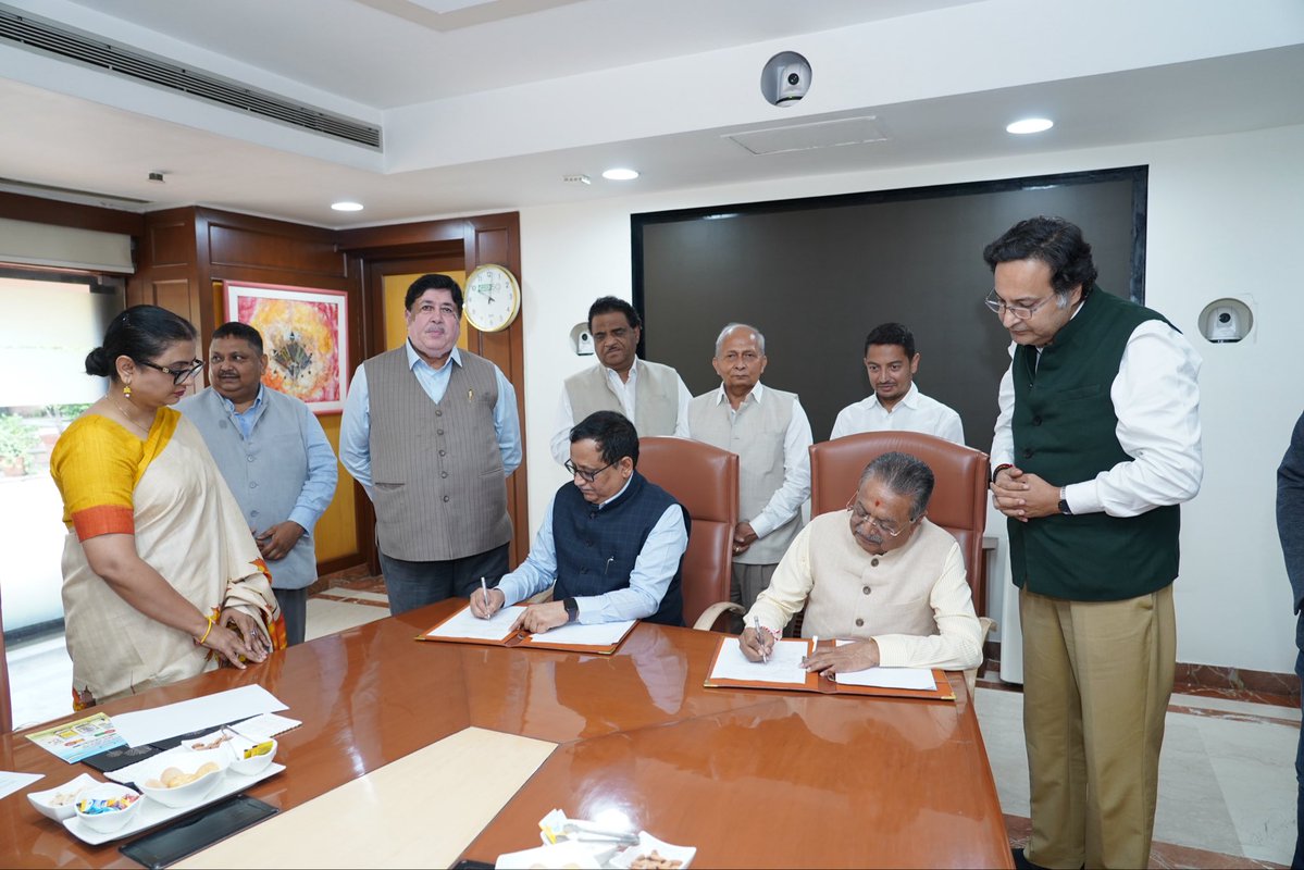KiritkrJPatel's tweet photo. Today, I had the pleasure of warmly greeting Mr. Maheshbhai Patel, Chairman of the ETG Group at IFFCO Sadan, New Delhi. Later, IFFCO signed the Memorandum of Understanding (MoU) with the Empowering Farmers Foundation (EFF), Kenya, Africa. Sh. Dileep Sanaghani Ji, Chairman, IFFCO along with other senior officials were also present during the ceremony. 

This will enable the promotion of IFFCO Nano Fertilisers and field trials in Africa along with other products. 

@Dileep_Sanghani @IFFCO_Coop