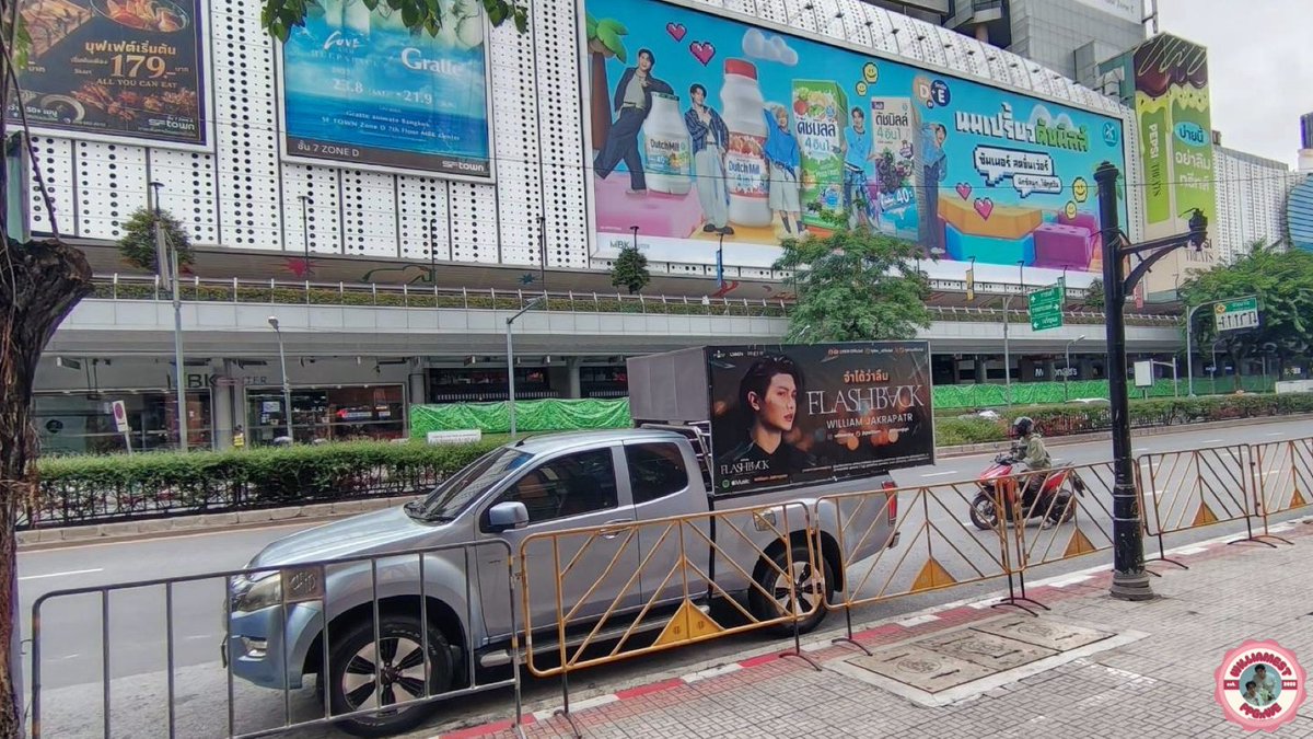 luvfairyfairies's tweet photo. our mobile billboard truck with lykn’s dutchmill billboard at mbk 😭 so cute!!! what are the chances of them ending up side by side

#FlashbackWilliamjkp
#williamjkp #LYKN 
@Williamjkp1 https://t.co/NrmR51U1tN