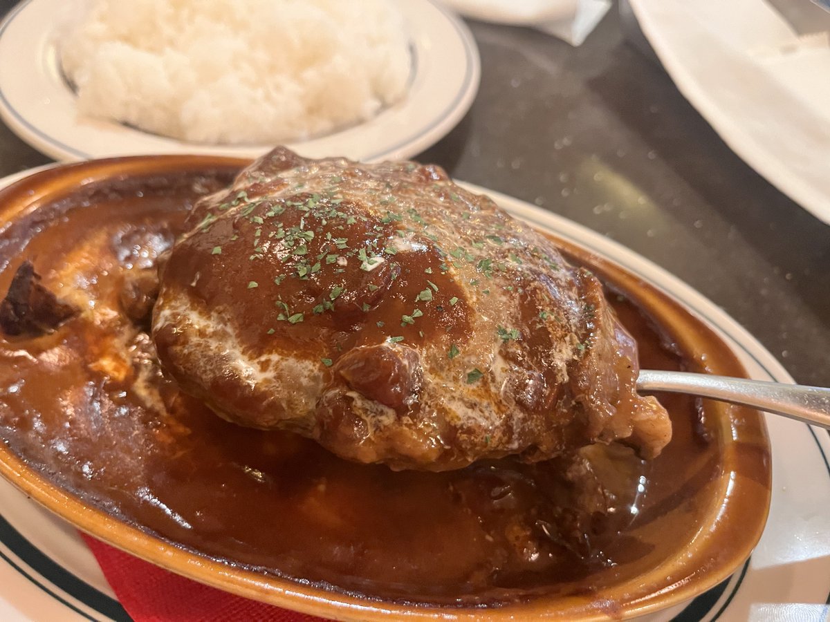 akibaru2022's tweet photo. 秋葉原「THE R.C. ARMS」のビーフシチューハンバーグが美味すぎるよ…ハンバーグは思ったよりもデカくてジューシーでめっちゃ美味いし、ビーフもゴロゴロ入ってるし。こんなに美味いビーフシチューハンバーグが駅の目の前で食べられるなんてやばすぎる…教えてくれたフォロワーさんに大感謝！ https://t.co/ukdFcxgdPX