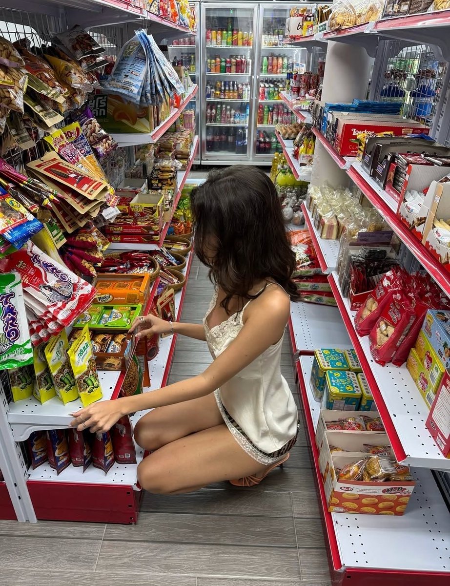 rukaofshedtwt's tweet photo. i cant wait to be skinny enough to use food as an accessory in photos https://t.co/CHpevdv7Qt