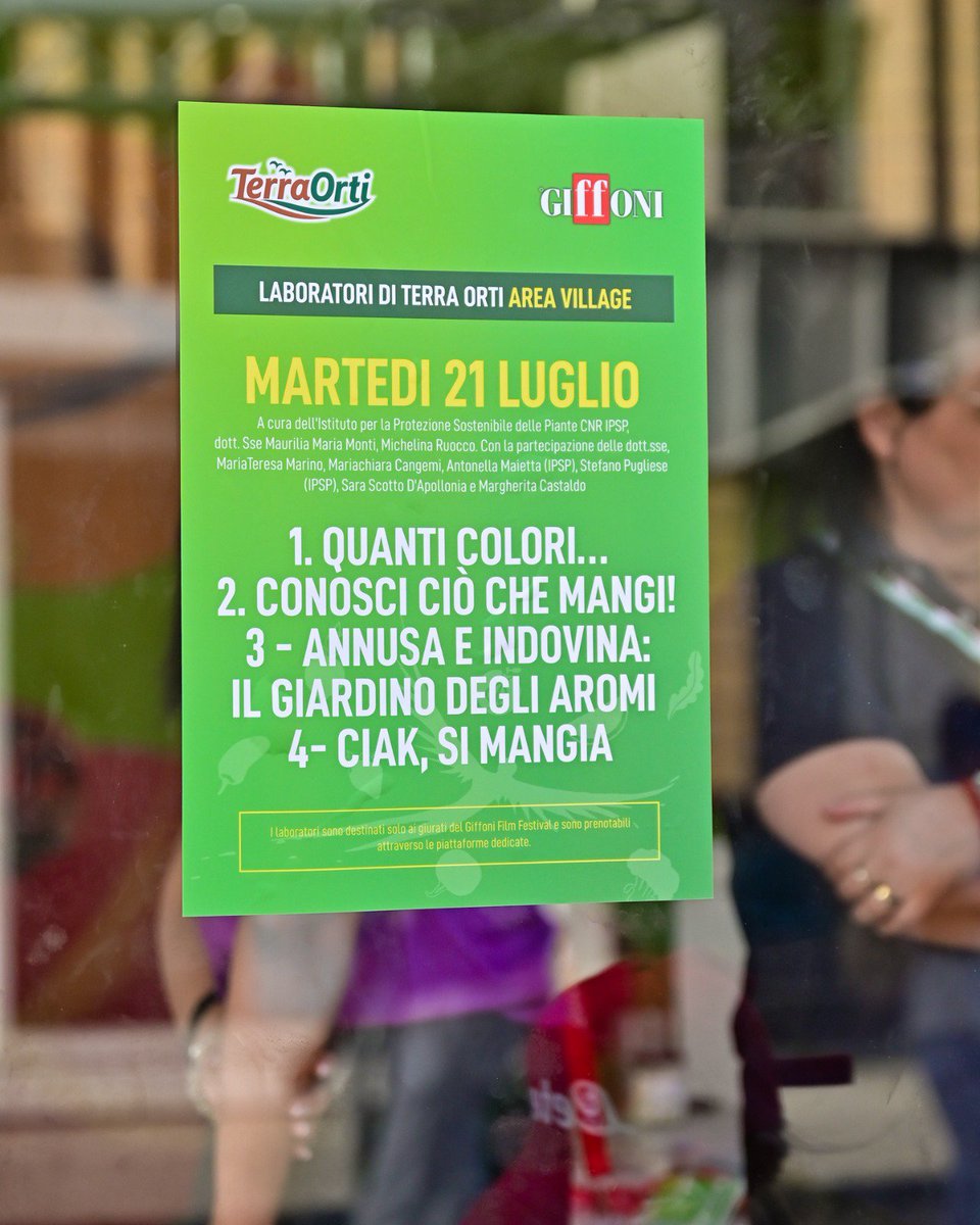 TerraOrti's tweet photo. Il CNR, Consiglio Nazionale delle Ricerche, ha tenuto il quinto laboratorio di #TerraOrti al @giffonifilmfest. I ricercatori hanno coinvolto i giffoners in diverse attività volte a far capire come sono fatte le piante e conoscere meglio quello che mangiamo. https://t.co/XJRpkVn6Pc