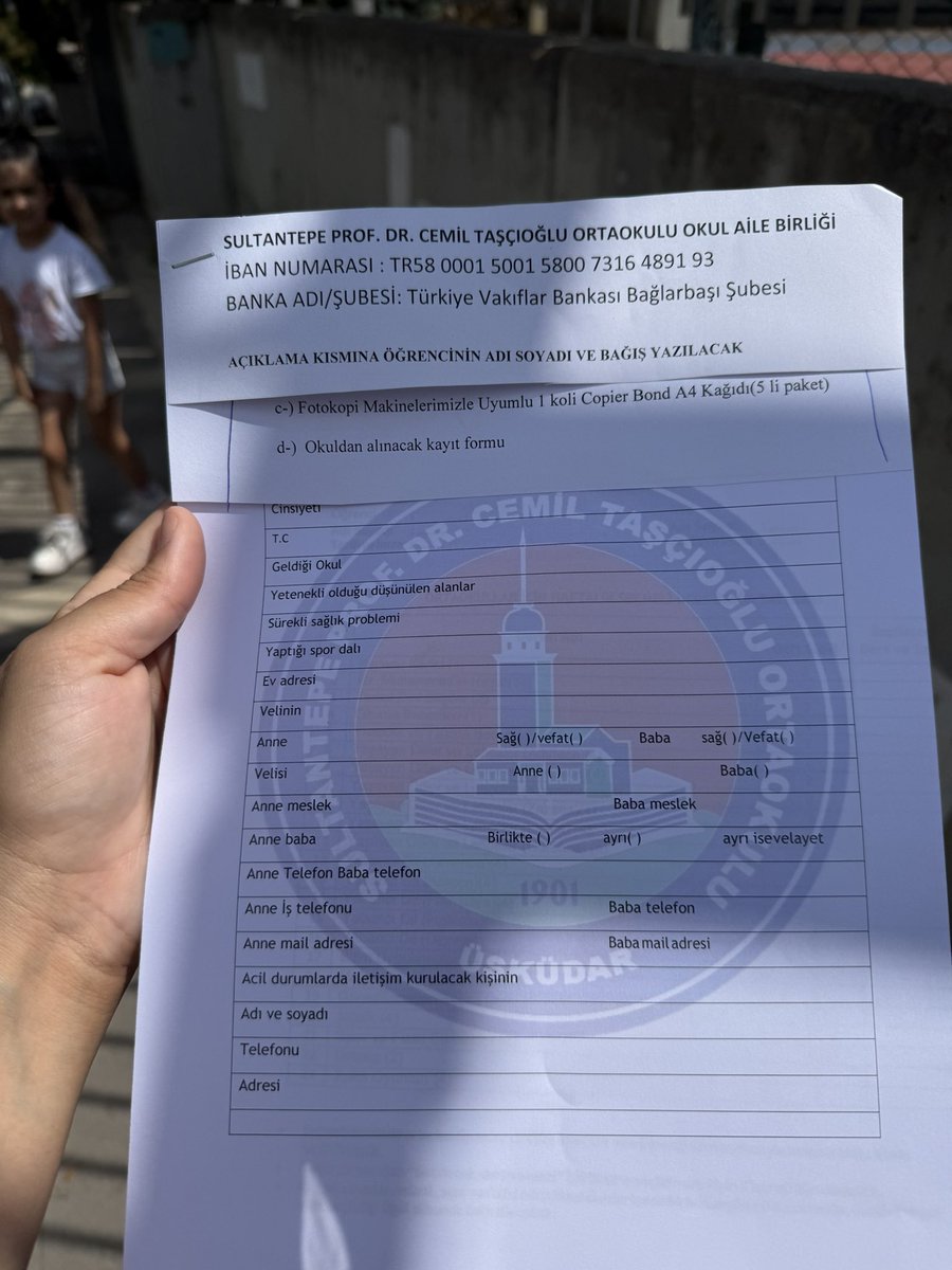 aylin_dicle's tweet photo. Yine bir okul kaydı problemi hep cezalar yaptırımlar deniyor  da bağış altında kayıt ücreti istenip ücret yatırlmadan kayıt ettirilmiyor  okulda bulunan dil sınıfları dahil ücretli bir şekilde kayıt ediliyor ama burası bir devlet okulu 70.000 TL nedemek #kayıtparası #MEB @tcmeb https://t.co/VZFFW826gh