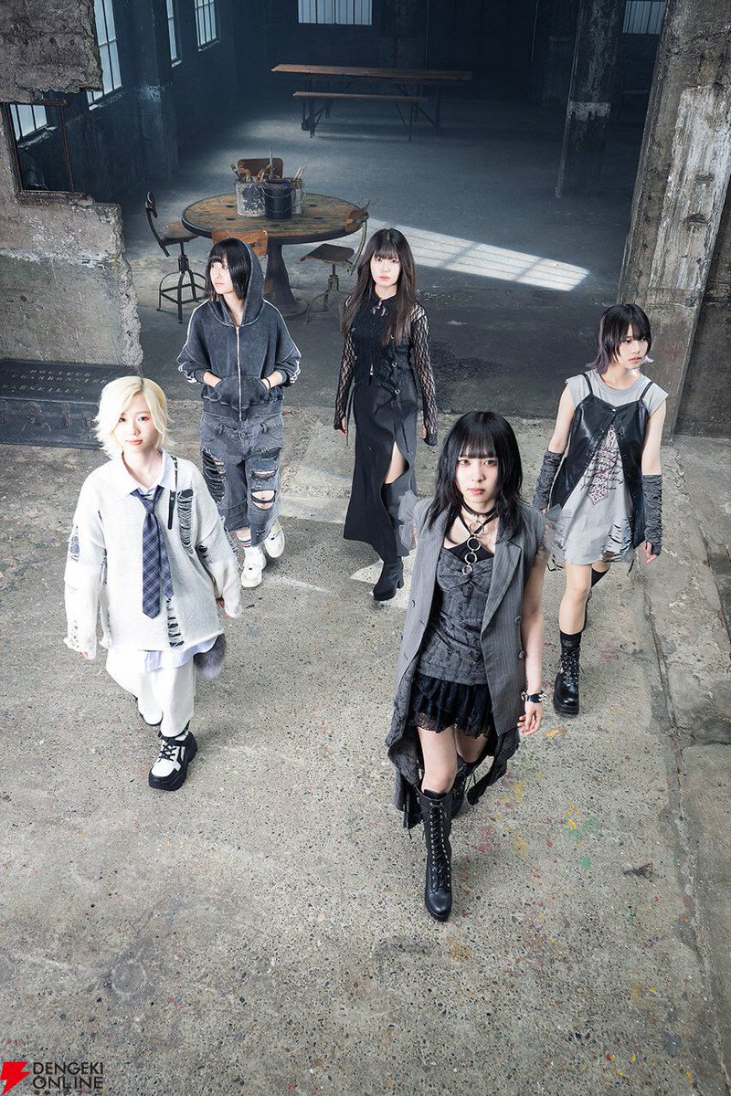 dengekionline's tweet photo. 『ガールズバンドクライ First Riff』新バンド“F-272”1stライブ公式レポート
https://t.co/XxPIid8RgC

ひたすら楽曲そのものと向き合い続けたステージは、“初ワンマン”という言葉だけではとても括れないほど濃密なものに。
眩暈がするほどの可能性を見せつけ、2027年1月の2ndワンマンライブへ https://t.co/cL9Q109FPd