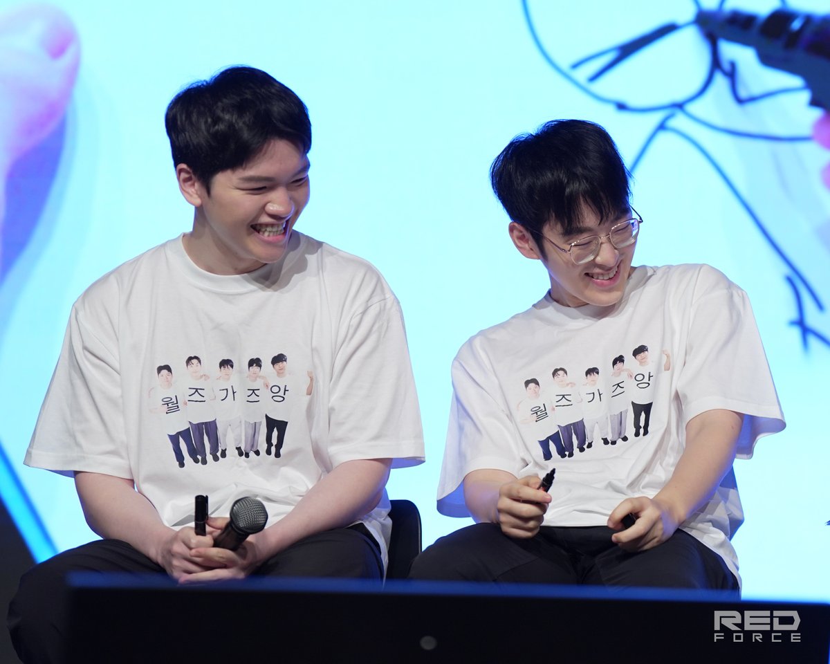 NS_RedForce's tweet photo. [📸PHOTO] #LCK

𝟸𝟶𝟸𝟼 𝙽𝚂 𝚁𝙴𝙳𝙵𝙾𝚁𝙲𝙴 𝙵𝙰𝙽 𝙼𝙴𝙴𝚃𝙸𝙽𝙶
[ ▸ ] 킹스스디리 ˙✧˖°📺 ⋆｡˚

NS BEHIND PHOTOS

Special Thanks to
Kim Su-bin (Caster) & Lee Eun-bin (Announcer) ♥

#NONGSHIM #NSRedForce #농심레드포스 #LCK #NSWIN #NS_photo
#Kingen #Sponge #Scout #Diable #Lehends