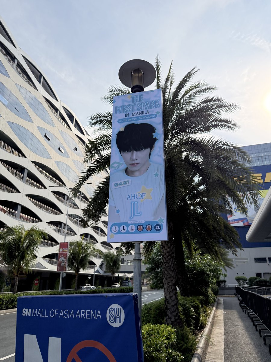_ahofJL's tweet photo. the philippine prince solo and duo (stejay) lamp post banners surrounding moa and moa arena 🌟⚓️

#아홉 #AHOF  @AHOF_official 
#JL #제이엘 #STEVEN #스티븐 https://t.co/pvWHvr2abM