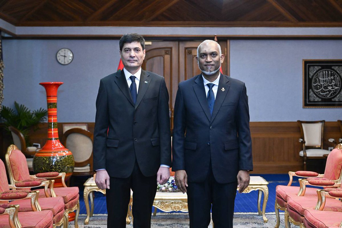 presidencymv's tweet photo. Non-Resident Ambassador of Turkmenistan presents credentials to the President 
https://t.co/10ZpI4pfrB https://t.co/18zTvh7Cyb