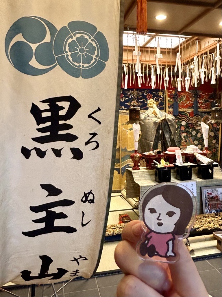 yojiya1904's tweet photo. 祇園祭の山鉾巡行、7月17日だけではないんです❗️

あす7月24日は「後祭(あとまつり)」の山鉾巡行。

もともと山鉾巡行は、前祭と後祭に分かれて行なわれていました。しかし、1966年からは両方の巡行が7月17日に合同で行なわれるように。
そして2014年、49年ぶりに後祭の巡行が復活し、本来の形に戻りました✨️

後祭では、前祭とは異なる11基の山鉾が、前祭とは逆の道順を進みます。
牛若丸と弁慶を表した橋弁慶山を先頭に、鯉山や近年復興した鷹山など、物語も姿も個性豊かな山鉾が登場。最後は大船鉾が飾ります。

前祭とはまた違う11基の山鉾を、一基ずつじっくり見てみてください👀