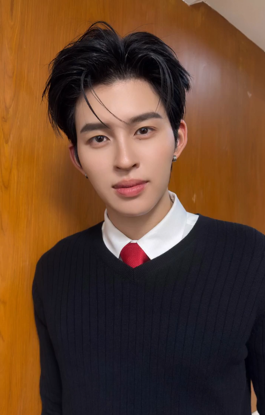 PondPhuwinPHFC's tweet photo. Our Umai Presenter looking so handsome today~ 🫠🧡

📸| IGS: 0h_aew 

POND WITH AJINOMOTO  

#UMAIxPondNaravit 
#ppnaravit https://t.co/tU0Sl76gKY