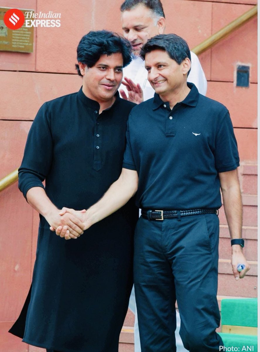 ShayarImran's tweet photo. या तो फिर यारियॉं नहीं होतीं
या अदाकारियॉं नहीं होती।
जिसको चलना है आज साथ चले
रोज़ तैयारियॉं नहीं होतीं।
-अज्ञात https://t.co/k7Xm8EpeUV