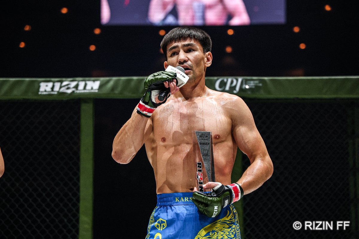 rizin_PR's tweet photo. #RIZIN_LANDMARK15 in HIROSHIMA⛩️
🏆レプリカトロフィー🏆
🎉ジャパンプライズより販売決定🎉

✅2026勝利者トロフィーを忠実に再現
✅飾りやすい200mmサイズ(4/5ｽｹｰﾙ)
✅名入れ対応可✏️

📝詳細は↓
https://t.co/Pij4nDzPAi
※写真は超RIZIN.4 さいたまスーパーアリーナモデルです。

🏆#ジャパンプライズ / @japanprize1989 
トロフィー、優勝カップ、表彰楯の専門店。
幅広い用途やスタイルに合わせたトロフィーを取り扱ってます。