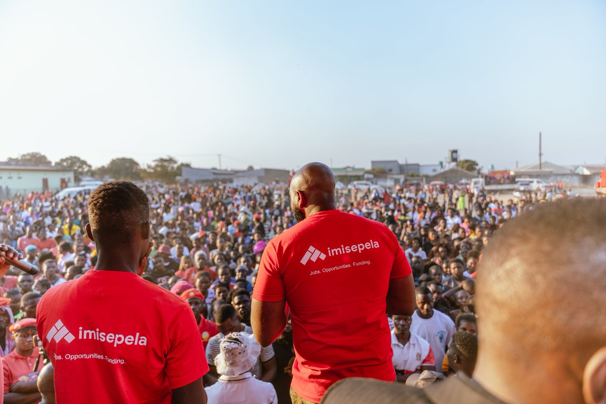 JitoKayumba's tweet photo. We held a Community Business Masterclass in the Luangwa Community of Kitwe. We taught lessons in business and also released an allocation of the Imisepela Community Fund, courtesy of President Hakainde Hichilema. https://t.co/NwYnkQ5U6y