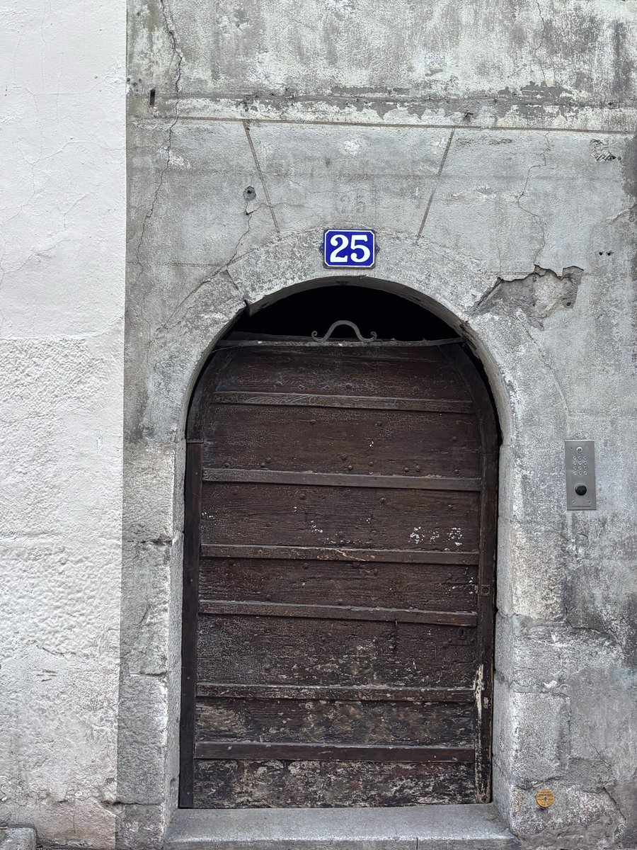 SarahHalloran4's tweet photo. #AdoorableThursday Annecy. Well worn doors. https://t.co/fTSe6WJTJf
