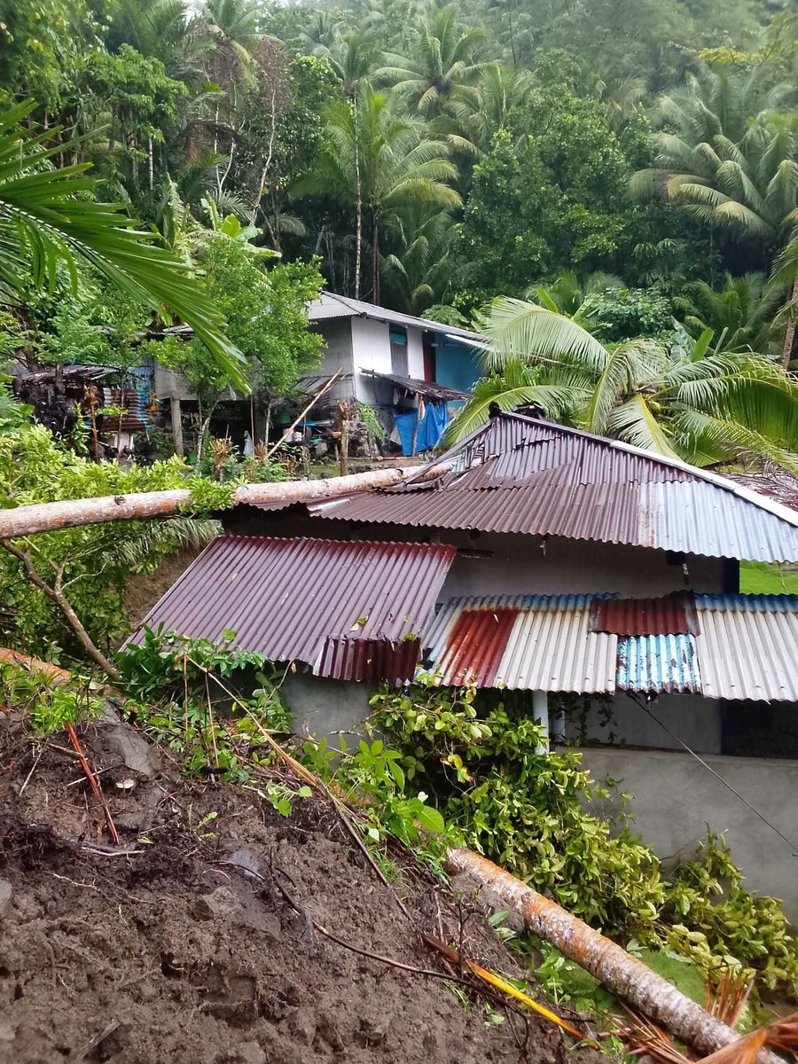 indepenSumatera's tweet photo. Puluhan rumah hancur akibat banjir bandang dan tanah longsor di sangihe

Duka mendalam untuk korban🥀 https://t.co/OdYLaG6gOo