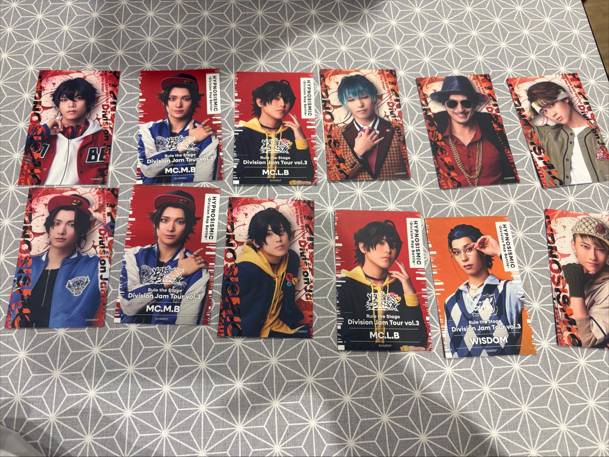 higuma0217's tweet photo. ヒプステ トレカ 交換

譲:柄あり（一郎・二郎・三郎・簓・零・正宗・道四郎）
柄なし（二郎・三郎・盧笙）

求:D4 アカバネ 甚八 （柄有り無しとくにないです） https://t.co/L2Q53Zc56y