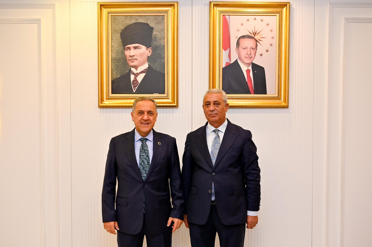 ahusta07's tweet photo. Bingöl İŞKUR İl Müdürü Cevdet Baycuman ziyaretimize geldi.
Eski günleri yâd ettiğimiz bu kıymetli ziyaret için kendisine teşekkür ediyor, görevinde kolaylıklar diliyorum. https://t.co/bQzaj3Djik