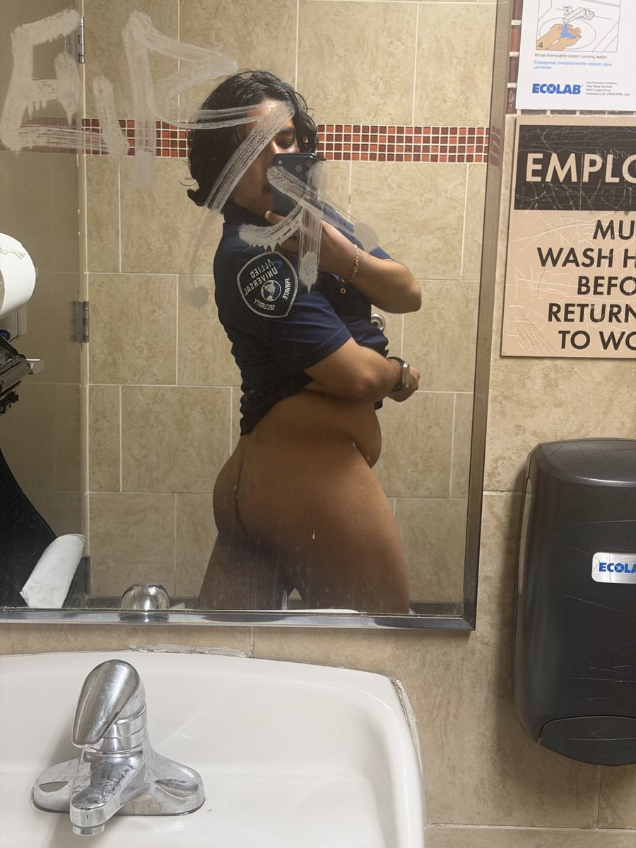 Diamondbitrbqv's tweet photo. Yo favorite security guard #femboy #dl #southla https://t.co/guJhFh8QLA