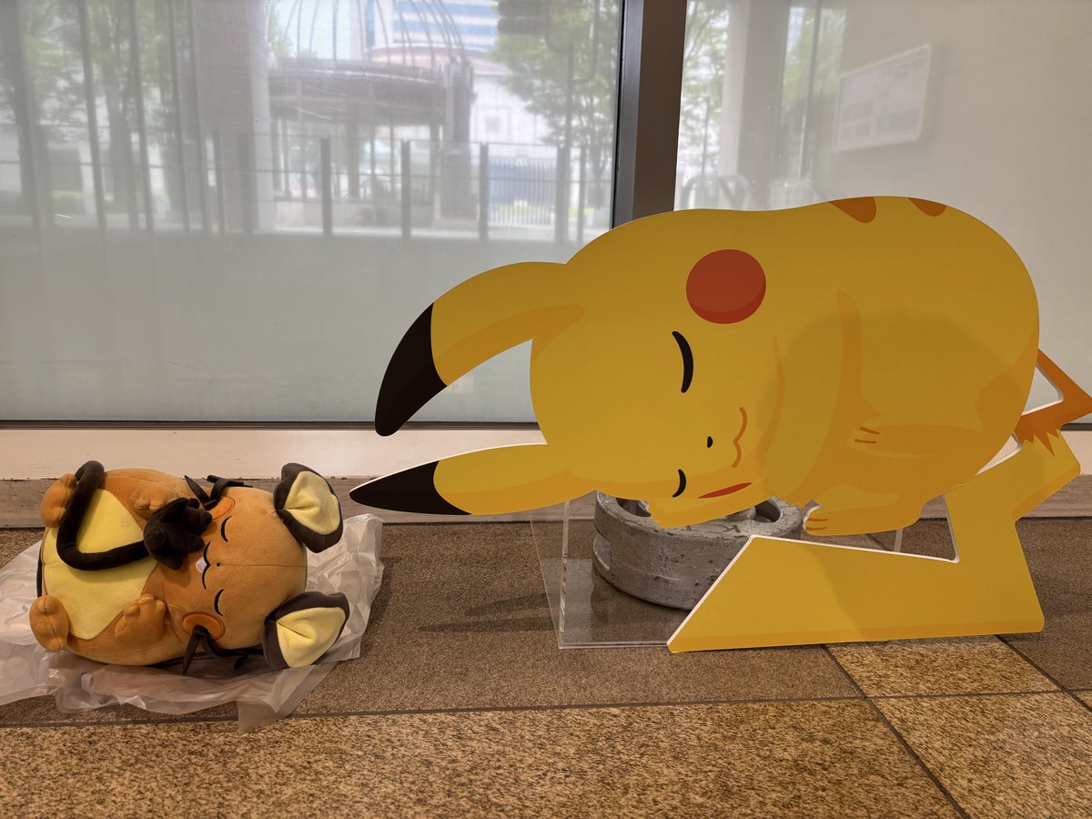 twtw2023's tweet photo. デデンネ、ピカチュウ先輩と一緒にオネンネ
 #ポケスリ3周年をみんなで https://t.co/wsLzuynWNQ