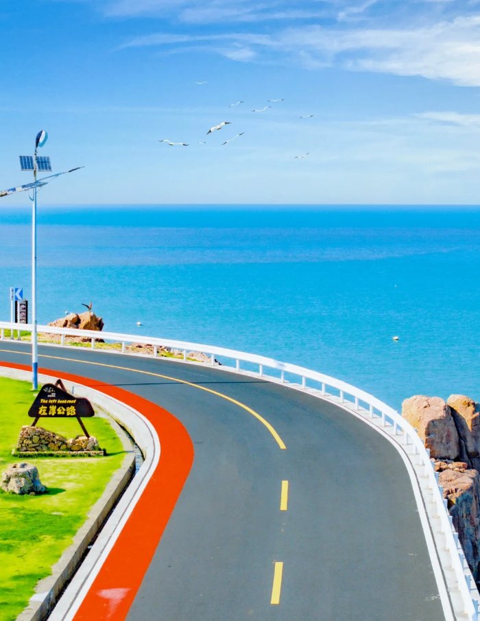 StephenOng113's tweet photo. Road trip update: Hit the scenic coastal route this morning, fresh sea breeze and perfect golden hour views ahead https://t.co/DUjBVXtlir