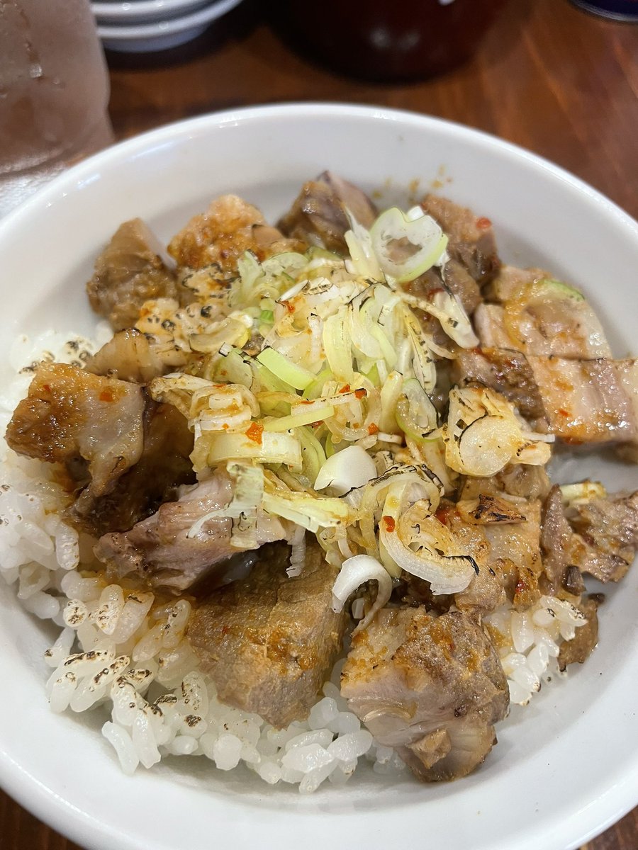 NT06270's tweet photo. たまにはスープ肉増し400円はぼった https://t.co/kmyMV5C8MV