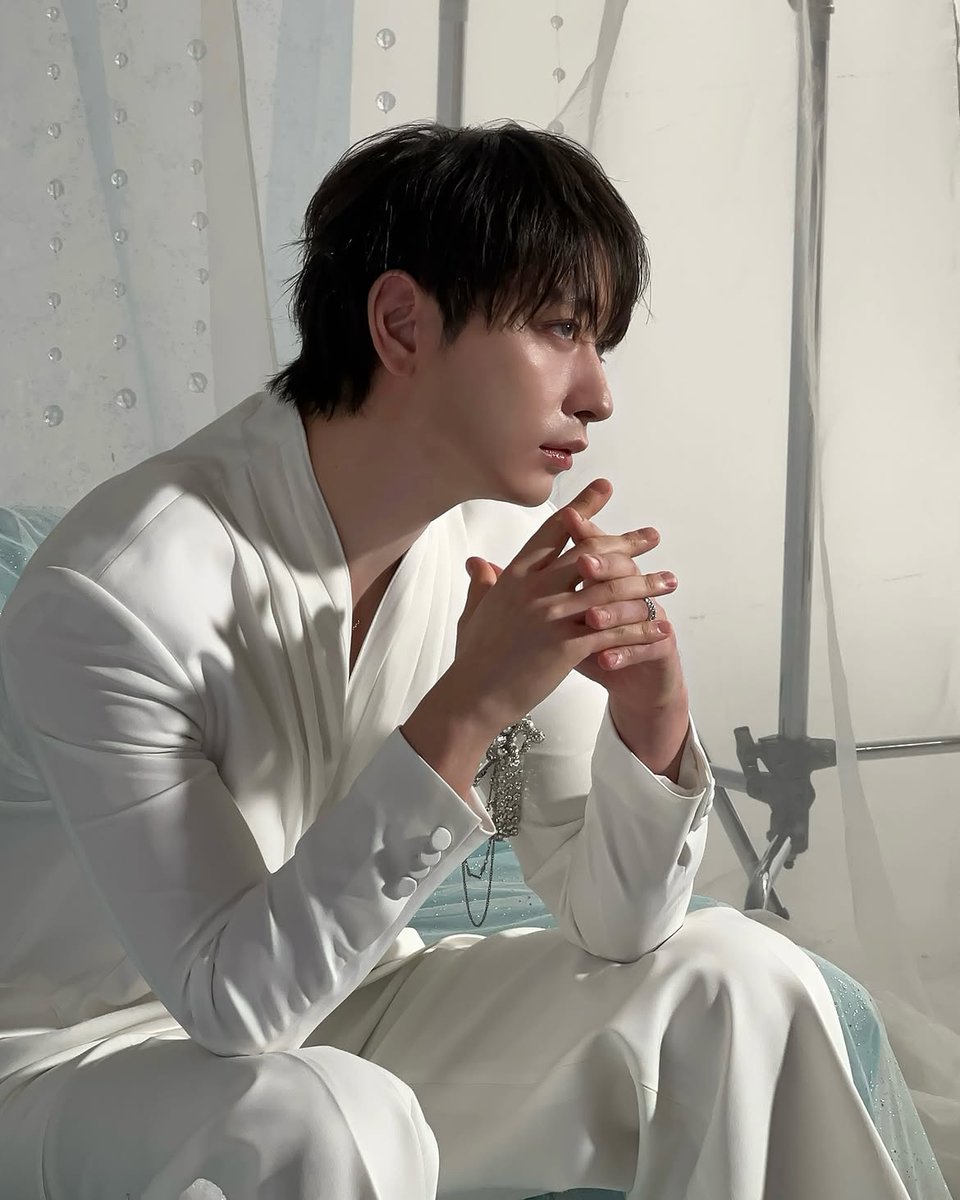 Kkorepo's tweet photo. 「#2PM」、ホワイトスーツで眩しい貴公子ビジュアル！ 完全体コンサートを前に個人カットビハインドを公開
🔗https://t.co/u0YQFiPkeY https://t.co/fU6lpn14TY
