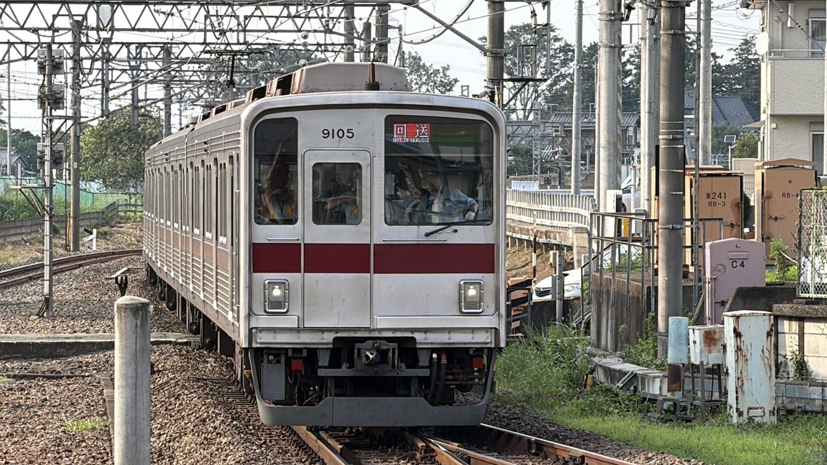 Atore_F04's tweet photo. 2026-07-23 東武東上線 高坂駅①
臨回8***レ 東急4109F+東武9105F 
4109F車両故障による20両救援回送

4109Fが高坂で自走不能になる故障をしたので、急遽9105Fが救援となり高坂駅で入れ替えを行って回送されました。
異色の地下鉄直通車同士の20両連結はとても見てて迫力ありました。 https://t.co/hOmOptgAMc