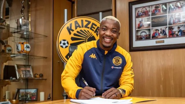 Lorenz_KO's tweet photo. Kaizer Chiefs have officially secured Khanyisa Mayo on a permanent deal after his loan from CR Belouizdad. ✌️♥️

#Amakhosi4Life https://t.co/ZUob1rrpHM
