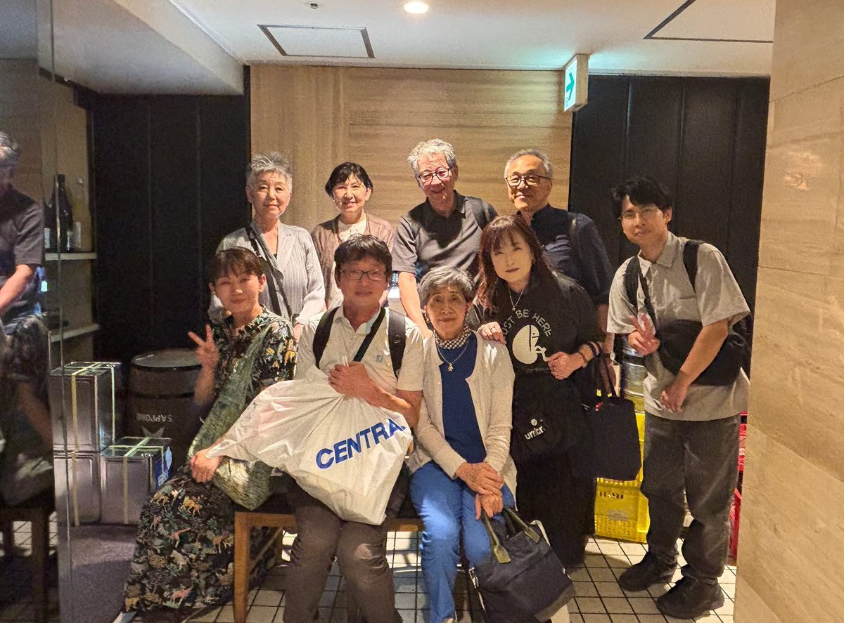 kurage3gou's tweet photo. 17日在廊メンバーと、第2懇親会と搬出メンバーでの打ち上げ🤩
北海道の食はホントどこ行っても美味しかった😍
ただ全ての店がスマホQRコード注文なのがちょっと老眼には辛かった🤣🤣
#JWS #札幌 https://t.co/3o2d9By60C