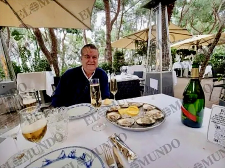 ipeutrera's tweet photo. Mientras miles de españoles morían en la pandemia por falta de respiradores y medios, Zapatero y sus socios celebraban con ostras y champán francés que habían conseguido 53 millones de euros a los que, con la ley en la mano, jamás habrían logrado. https://t.co/fWZK073iNM