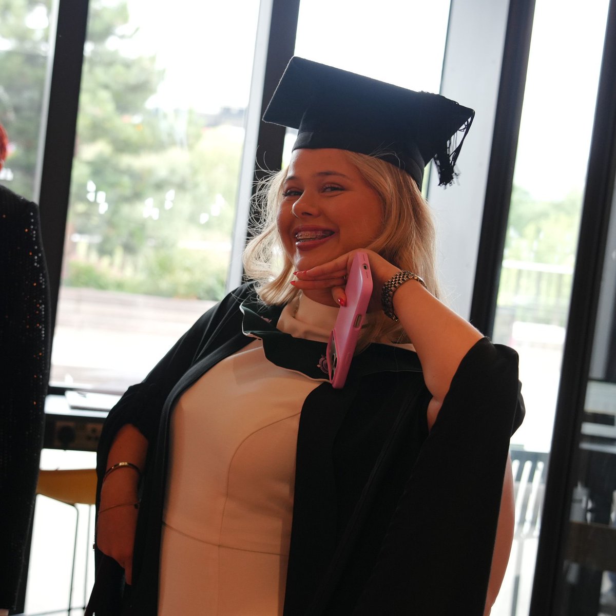 lmauniofficial's tweet photo. A huge congratulations to all of our London graduates! 🎓 

It’s been amazing to watch your journey and see everything you’ve accomplished, you’ve truly done yourselves proud. https://t.co/J7Rj9EfJ0m