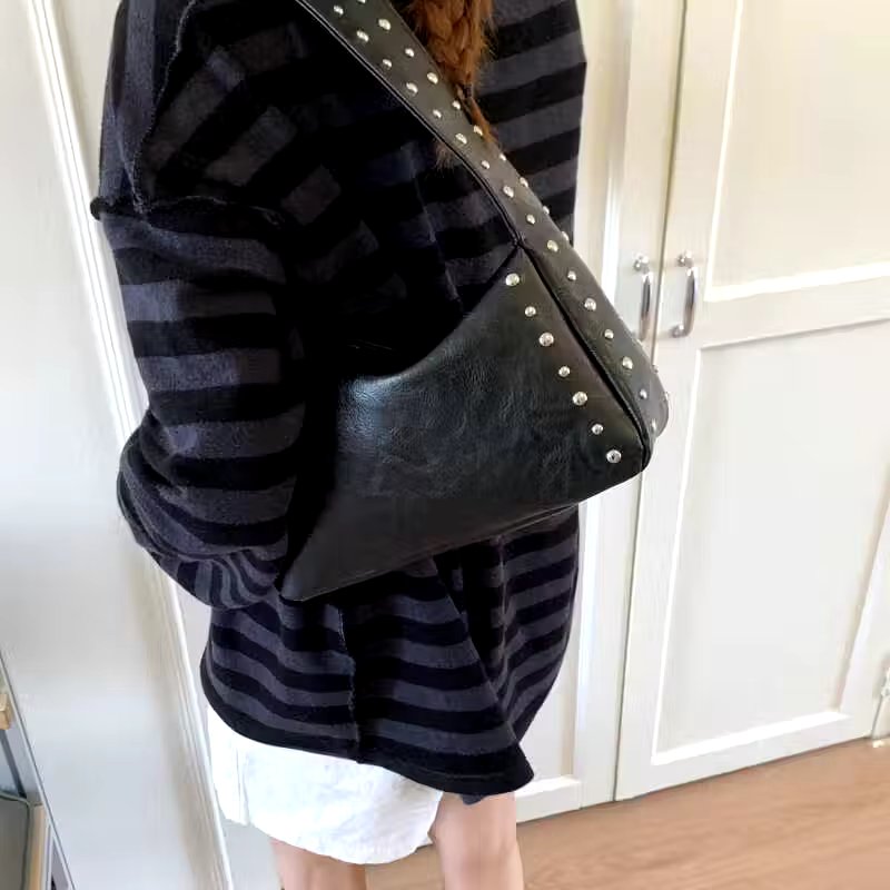 jenniewinterrrr's tweet photo. 👜กระเป๋าสะพายแฟชั่นใส่ของได้เยอะ
แมทกับชุดได้ง่าย ใส่ไปเรียน ทำงาน
คาเฟ่ ได้หมด ราคาโครตจะดีน้องๆนักศึกษาก็ซื้อได้ 📣
https://t.co/ZCIABvtHTC https://t.co/B0uOwqE2jp