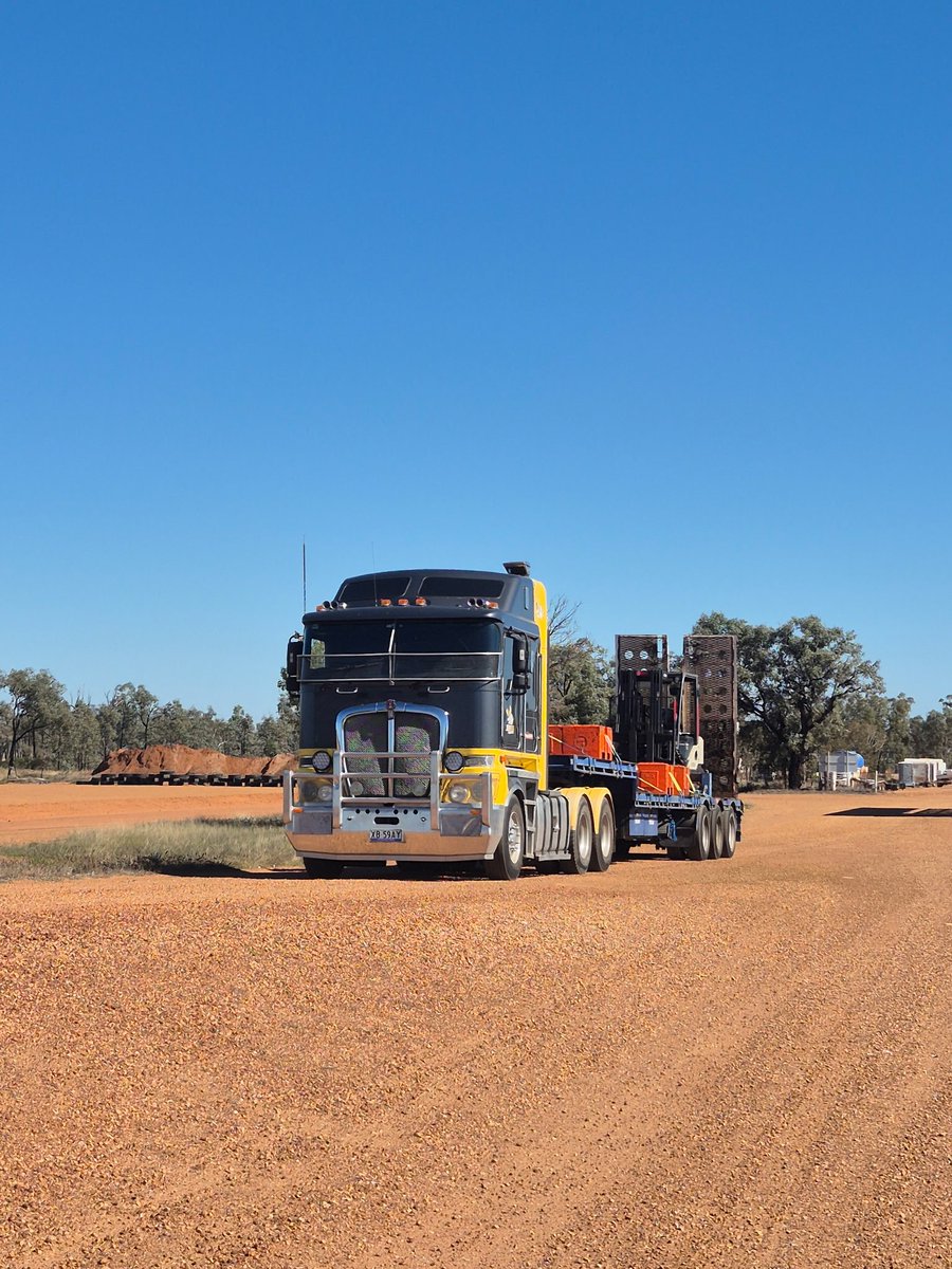 MichealNugent22's tweet photo. One of our trucks. This truck is triple rated (120) and used to travel between Adelaide and Darwin with 3 trailers. Now it enjoys going between silos checking weighbridges. https://t.co/KmPIYDYbeo