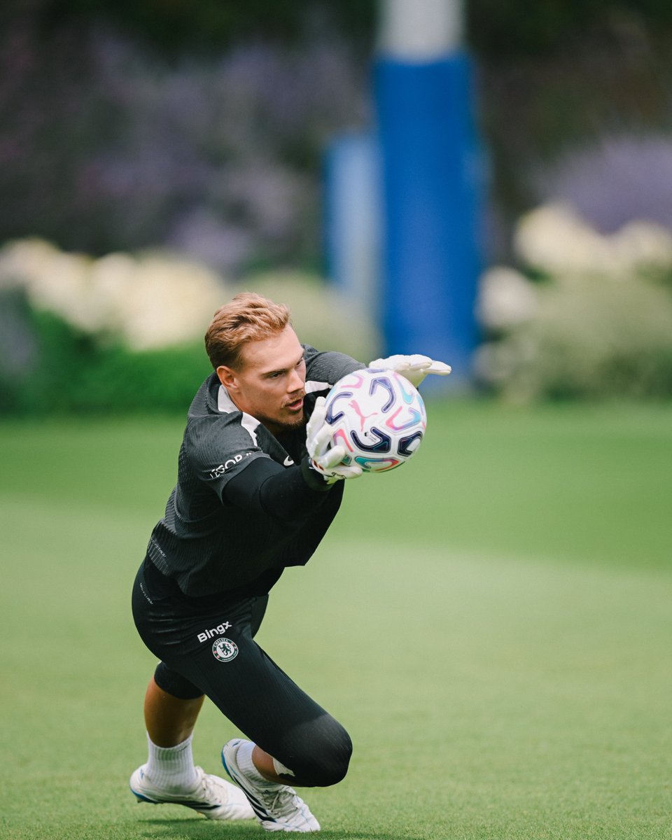 ChelseaFC's tweet photo. 🧤📸 https://t.co/oQqsAmleaG