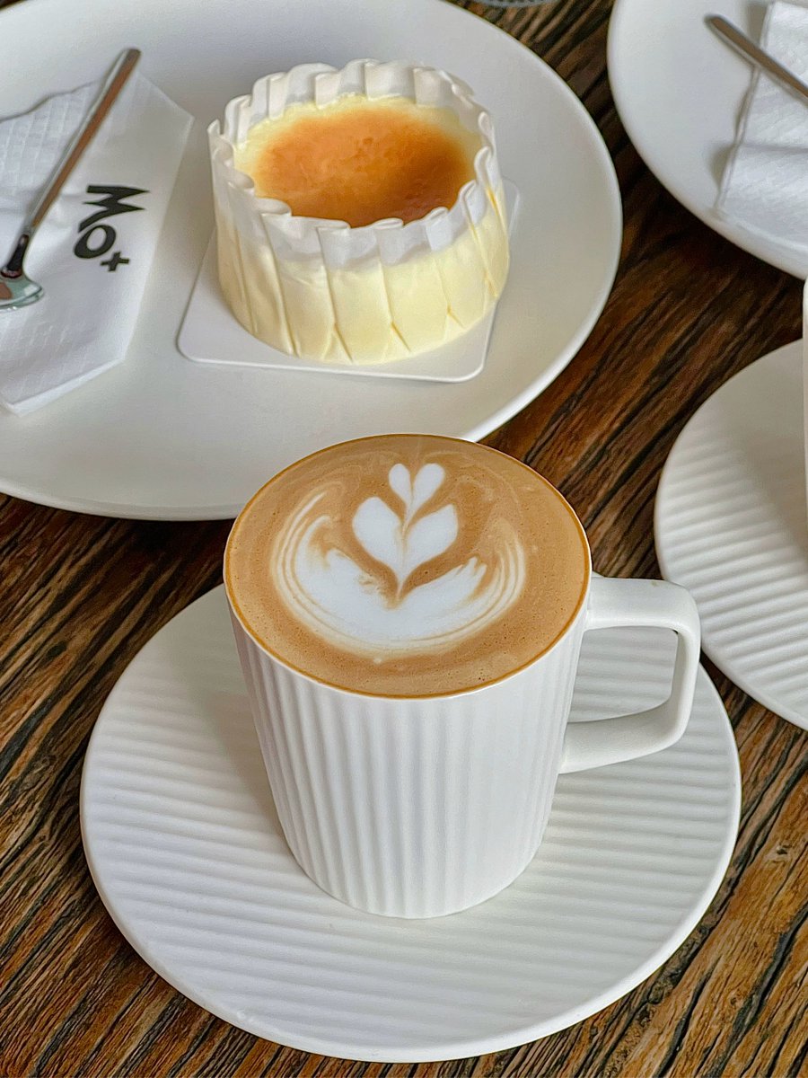 zhao16145928's tweet photo. Just found the best hidden spot for matcha latte and warm red bean mochi—cheers to cozy small wins on a rainy weekday!， https://t.co/sWnHsNIvMs