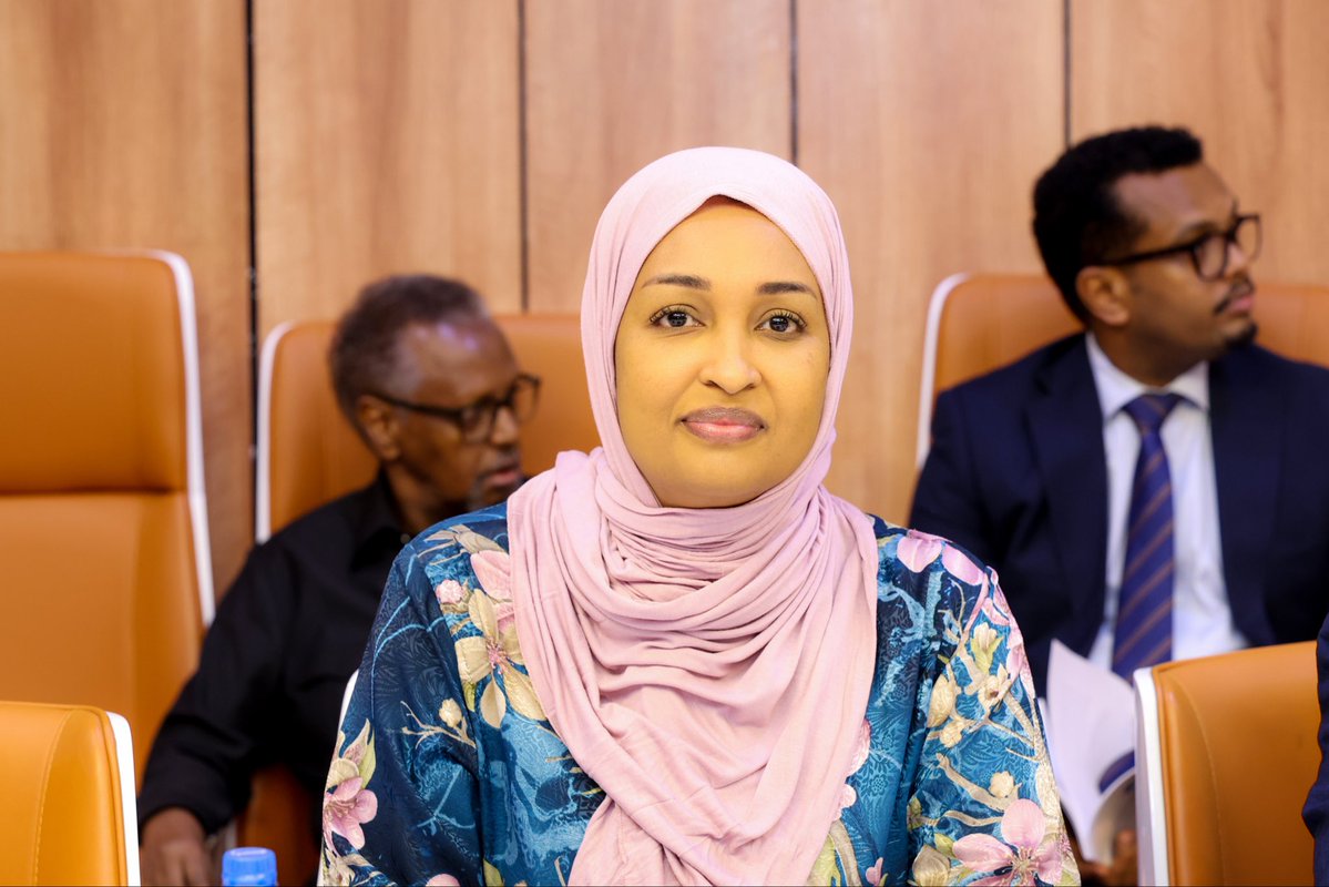 SomaliPM's tweet photo. The Cabinet chaired by DPM Salah today unanimously approved the establishment of the Judicial Service Commission, endorsing the appointment of four commissioners. The remaining members will serve by virtue of their positions in accordance with the provisions of the Constitution. https://t.co/NBHS0E2jRg