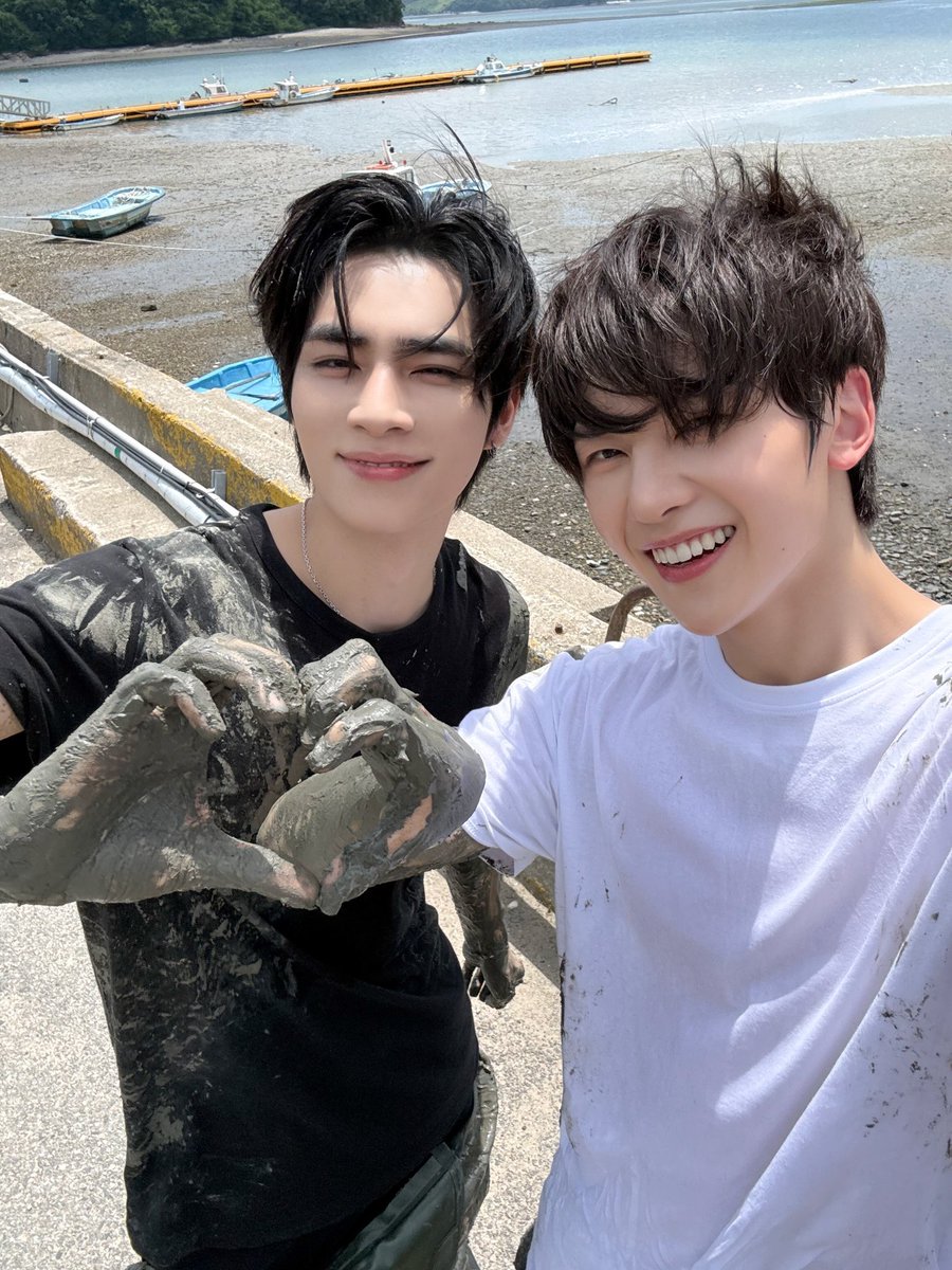 0528_files's tweet photo. NEW MATTHEW AND XIAOJUN SELCA 🥹 https://t.co/cQ4SXnO8zS