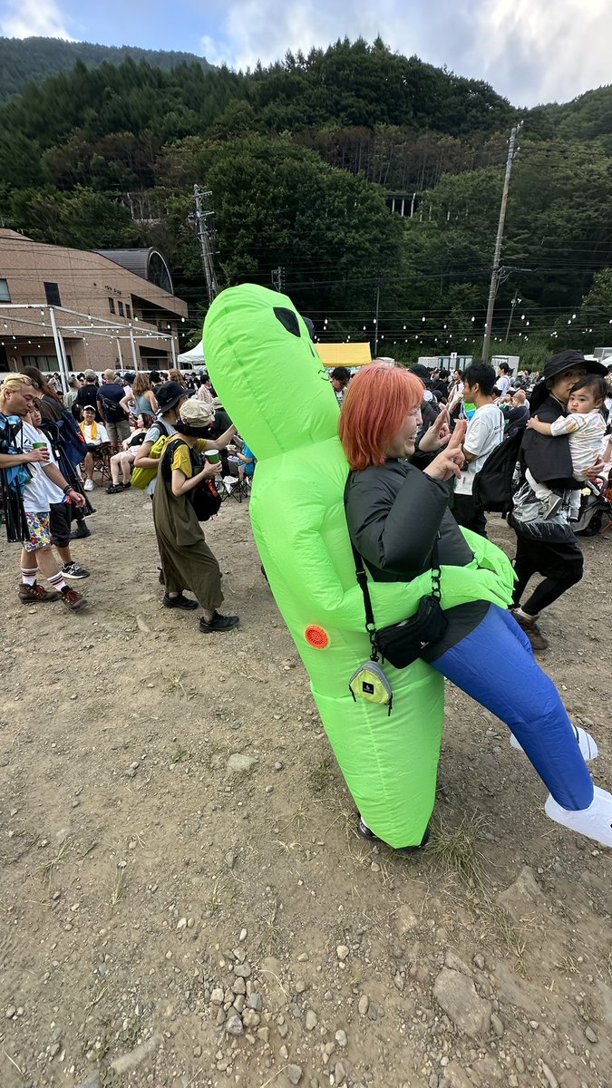 deg_nobles's tweet photo. なんかすごい集団に巻き込まれています　#fujirock https://t.co/oX0z1SKTpm