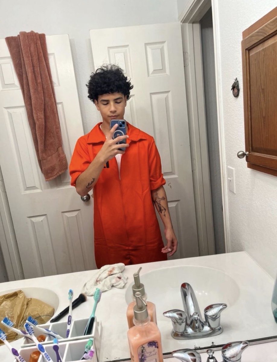 avieri187's tweet photo. let me drain your wallet🤑🤑 #gay #dl #gayteen #paypig #sugardaddy #latino #young #CHUDAİ https://t.co/Ii5zUP9YX3